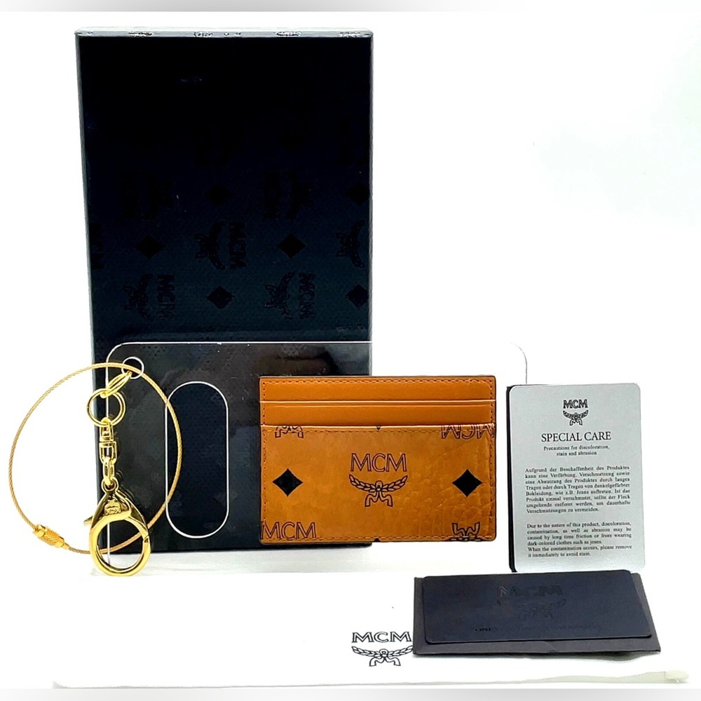 Authentic MCM PHENOMENON Acrylic Disk Key chain Card Case in Visetos W/Box